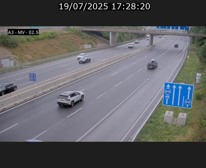 Webcam autoroute A3 au Luxembourg à proximité de la Croix de Gasperich. Vue orientée vers Luxembourg