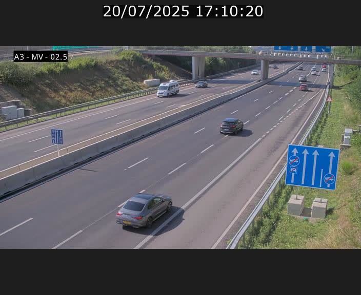 Webcam autoroute A3 au Luxembourg à proximité de la Croix de Gasperich. Vue orientée vers Luxembourg
