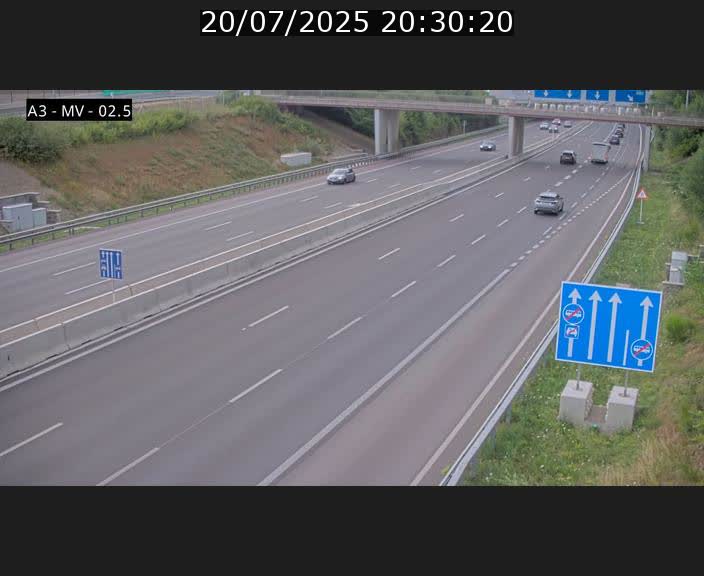Webcam autoroute A3 au Luxembourg à proximité de la Croix de Gasperich. Vue orientée vers Luxembourg
