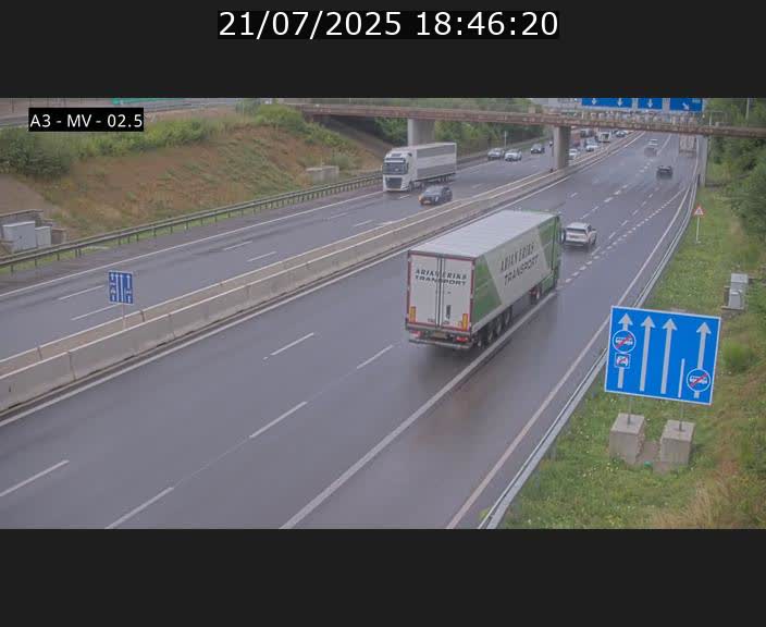 Webcam autoroute A3 au Luxembourg à proximité de la Croix de Gasperich. Vue orientée vers Luxembourg