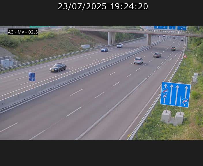 Webcam autoroute A3 au Luxembourg à proximité de la Croix de Gasperich. Vue orientée vers Luxembourg
