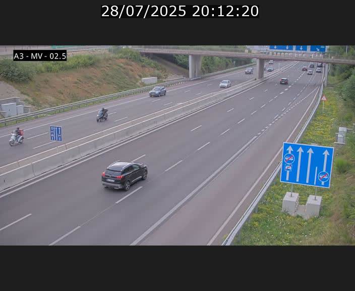 Webcam autoroute A3 au Luxembourg à proximité de la Croix de Gasperich. Vue orientée vers Luxembourg