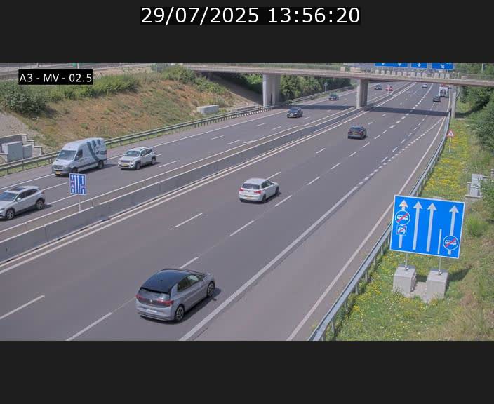 Webcam autoroute A3 au Luxembourg à proximité de la Croix de Gasperich. Vue orientée vers Luxembourg