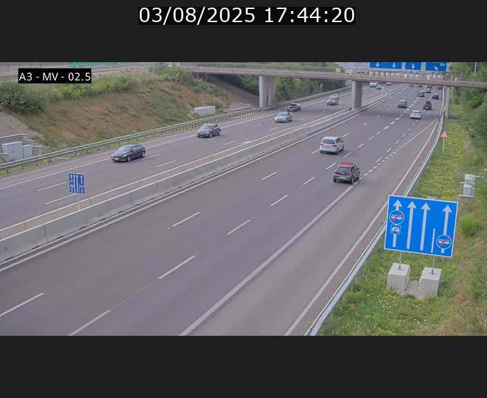 Webcam autoroute A3 au Luxembourg à proximité de la Croix de Gasperich. Vue orientée vers Luxembourg