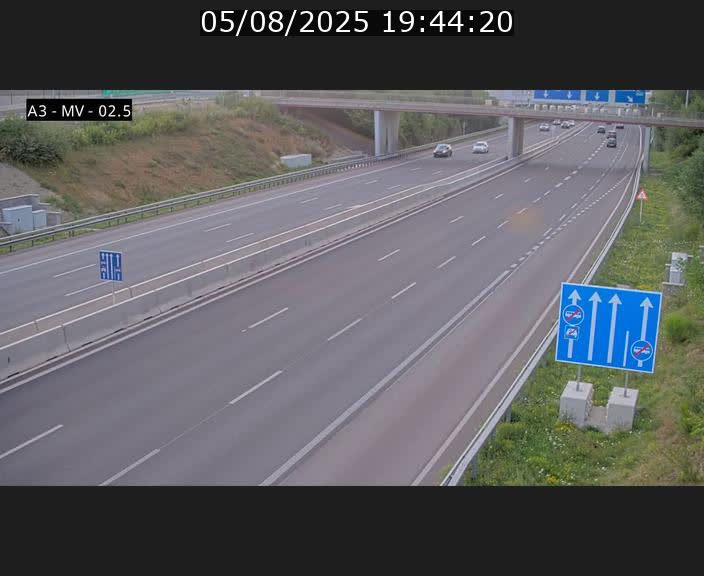 Webcam autoroute A3 au Luxembourg à proximité de la Croix de Gasperich. Vue orientée vers Luxembourg