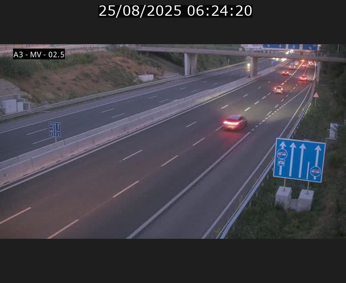 Webcam autoroute A3 au Luxembourg à proximité de la Croix de Gasperich. Vue orientée vers Luxembourg
