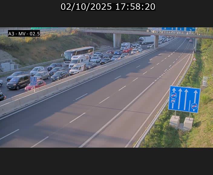 Webcam autoroute A3 au Luxembourg à proximité de la Croix de Gasperich. Vue orientée vers Luxembourg