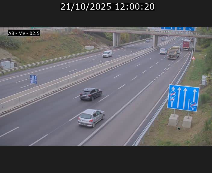 Webcam autoroute A3 au Luxembourg à proximité de la Croix de Gasperich. Vue orientée vers Luxembourg