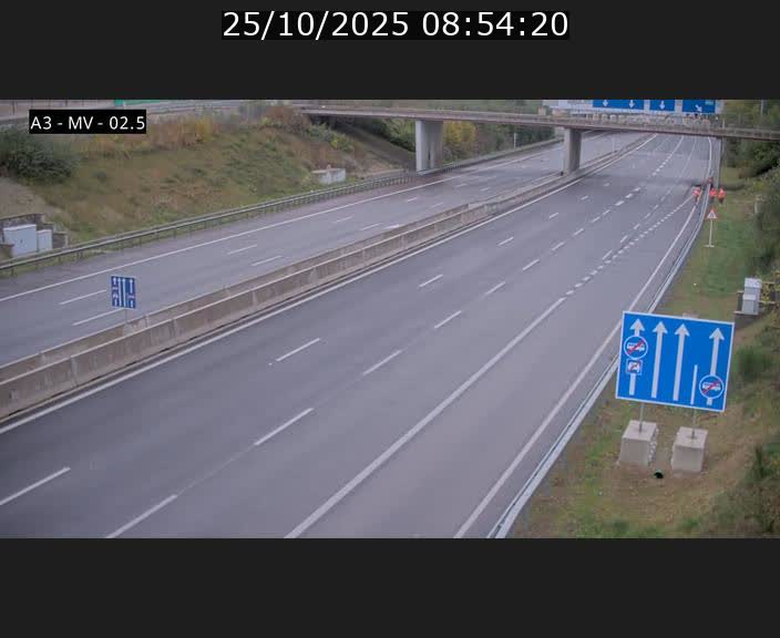 Webcam autoroute A3 au Luxembourg à proximité de la Croix de Gasperich. Vue orientée vers Luxembourg