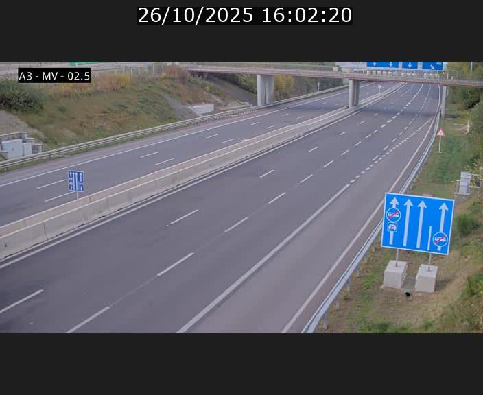 Webcam autoroute A3 au Luxembourg à proximité de la Croix de Gasperich. Vue orientée vers Luxembourg