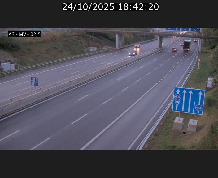 Webcam autoroute A3 au Luxembourg à proximité de la Croix de Gasperich. Vue orientée vers Luxembourg