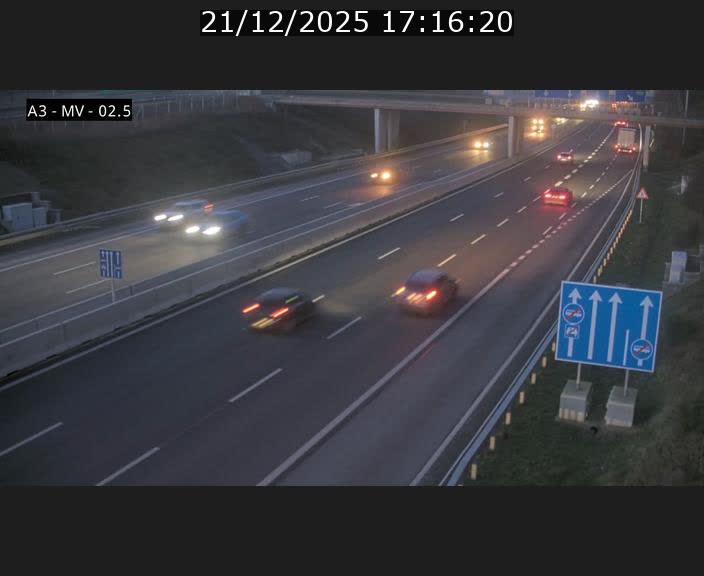 <h2>Webcam autoroute A3 au Luxembourg à proximité de la Croix de Gasperich. Vue orientée vers Luxembourg</h2>