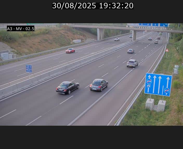 <h2>Webcam autoroute A3 au Luxembourg à proximité de la Croix de Gasperich. Vue orientée vers Luxembourg</h2>