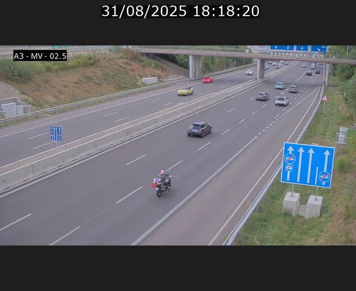 <h2>Webcam autoroute A3 au Luxembourg à proximité de la Croix de Gasperich. Vue orientée vers Luxembourg</h2>