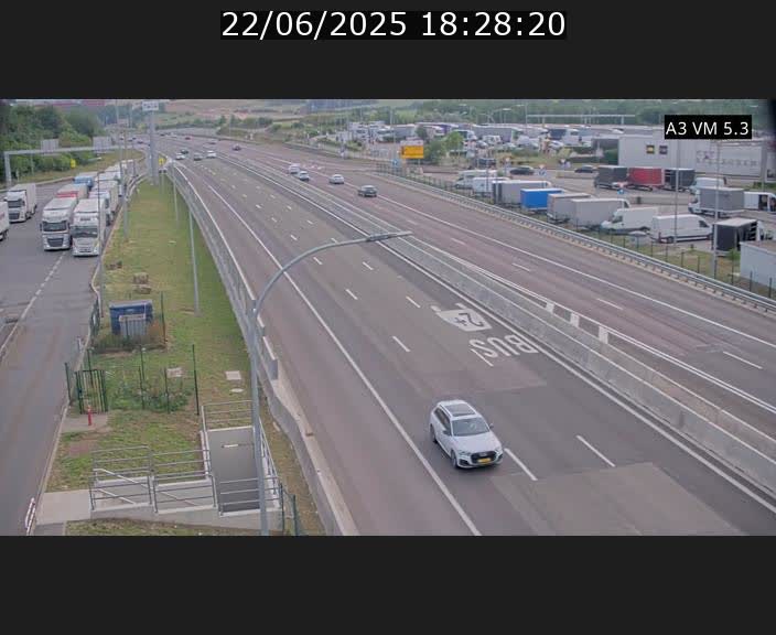 <h2>Traffic live webcam Luxembourg Aire de Berchem - A3 - BK 5 - direction France</h2>