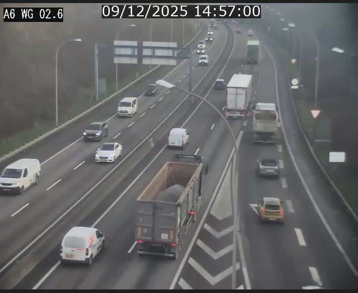 <h2>Traffic live webcam Luxembourg Croix de Cessange - A6 - BK 2.6 - direction France/Allemagne</h2>