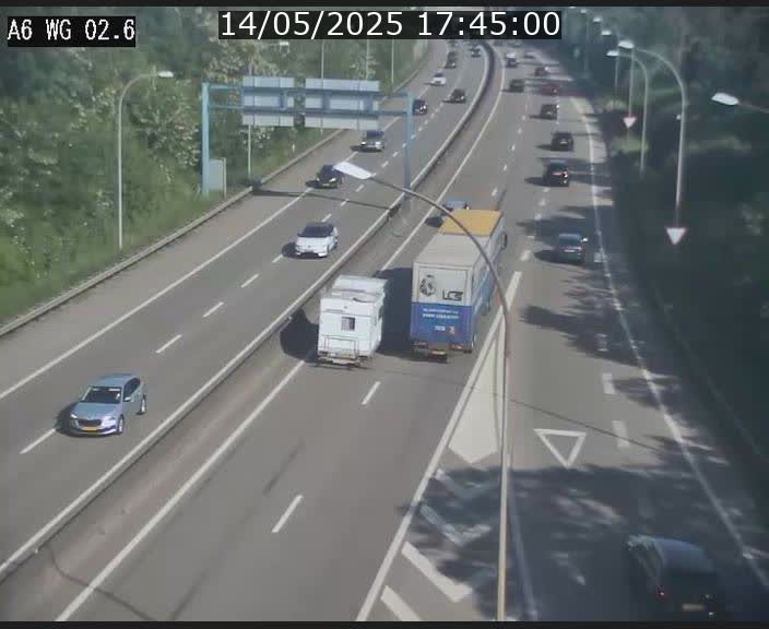 <h2>Traffic live webcam Luxembourg Croix de Cessange - A6 - BK 2.6 - direction France/Allemagne</h2>