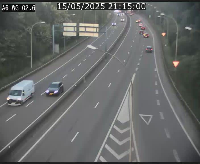 Traffic live webcam Luxembourg Croix de Cessange - A6 - BK 2.6 - direction France/Allemagne