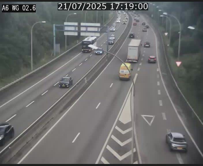 Traffic live webcam Luxembourg Croix de Cessange - A6 - BK 2.6 - direction France/Allemagne