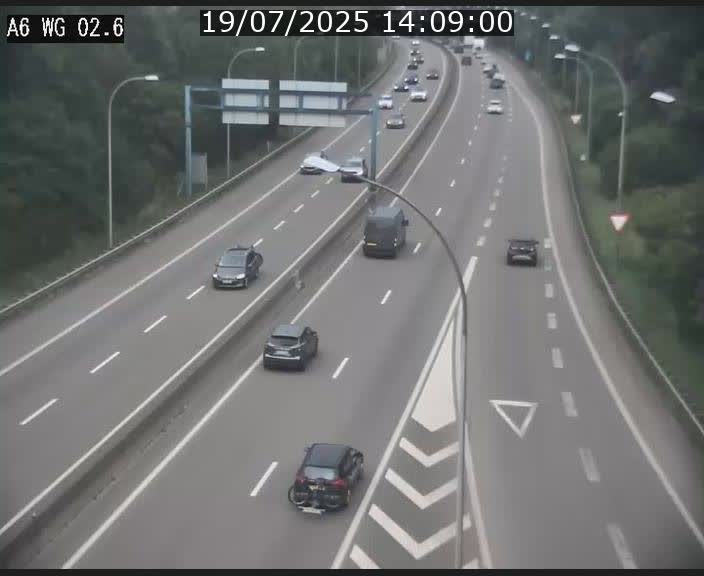 Traffic live webcam Luxembourg Croix de Cessange - A6 - BK 2.6 - direction France/Allemagne