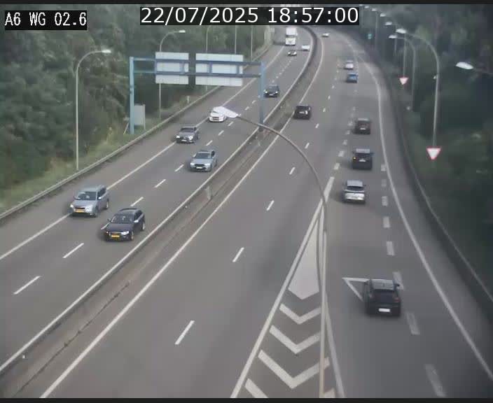 Traffic live webcam Luxembourg Croix de Cessange - A6 - BK 2.6 - direction France/Allemagne