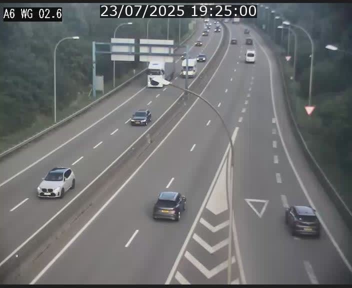 Traffic live webcam Luxembourg Croix de Cessange - A6 - BK 2.6 - direction France/Allemagne