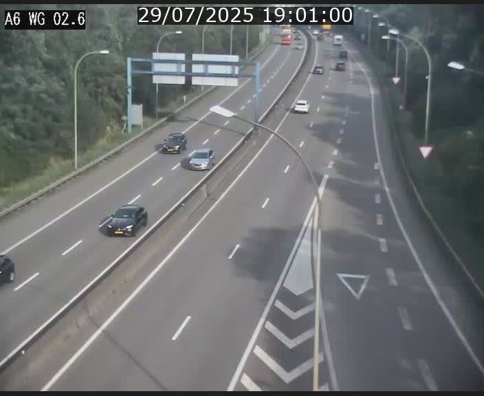 Traffic live webcam Luxembourg Croix de Cessange - A6 - BK 2.6 - direction France/Allemagne