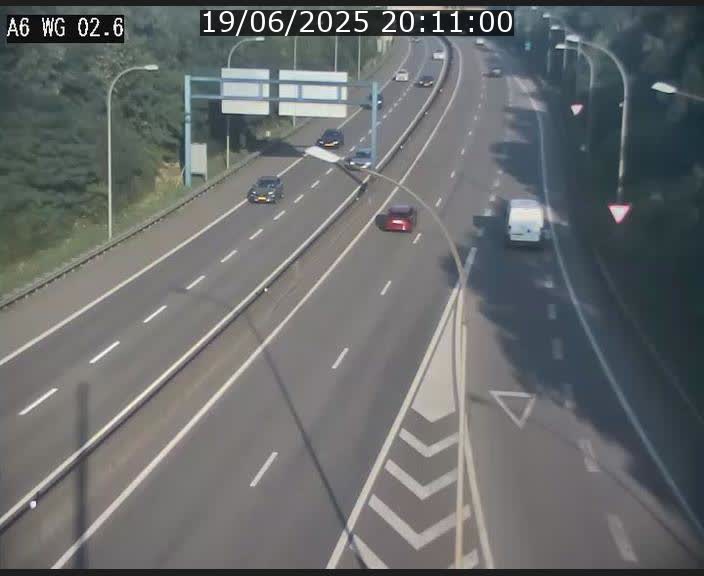 <h2>Traffic live webcam Luxembourg Croix de Cessange - A6 - BK 2.6 - direction France/Allemagne</h2>