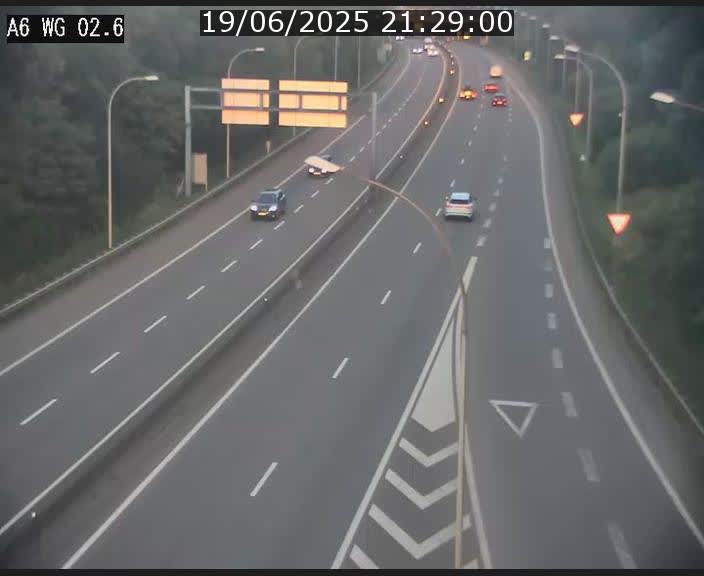 <h2>Traffic live webcam Luxembourg Croix de Cessange - A6 - BK 2.6 - direction France/Allemagne</h2>
