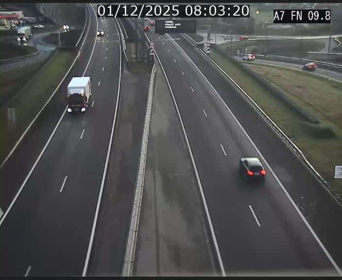 <h2>Caméra trafic Luxembourg - A7, Tunnel Gousselerbierg, sortie sud, direction rond-point Lorentzweiler (BK 9.9)</h2>