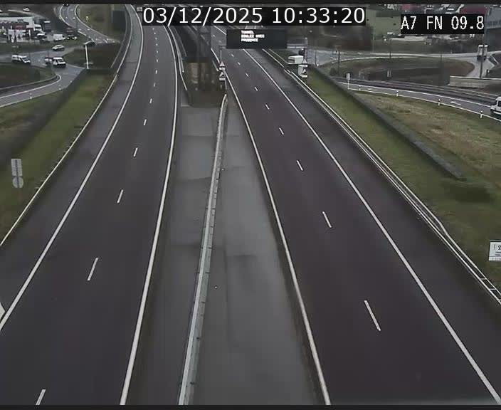 <h2>Caméra trafic Luxembourg - A7, Tunnel Gousselerbierg, sortie sud, direction rond-point Lorentzweiler (BK 9.9)</h2>