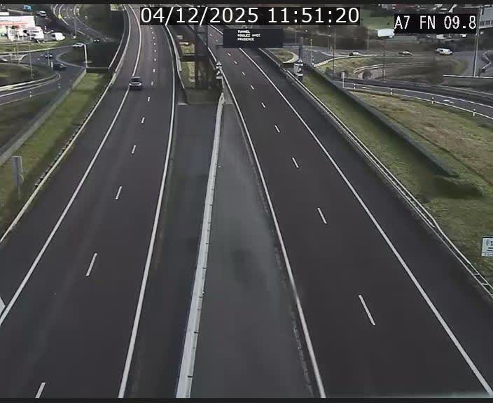 <h2>Caméra trafic Luxembourg - A7, Tunnel Gousselerbierg, sortie sud, direction rond-point Lorentzweiler (BK 9.9)</h2>