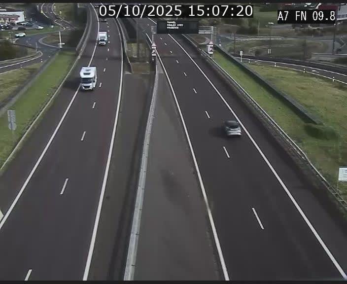 <h2>Caméra trafic Luxembourg - A7, Tunnel Gousselerbierg, sortie sud, direction rond-point Lorentzweiler (BK 9.9)</h2>