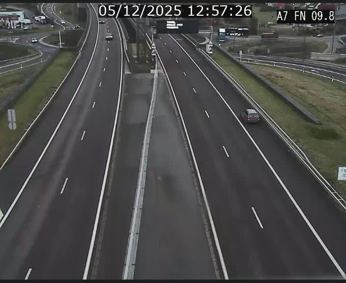 <h2>Caméra trafic Luxembourg - A7, Tunnel Gousselerbierg, sortie sud, direction rond-point Lorentzweiler (BK 9.9)</h2>
