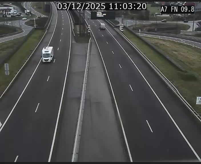 <h2>Caméra trafic Luxembourg - A7, Tunnel Gousselerbierg, sortie sud, direction rond-point Lorentzweiler (BK 9.9)</h2>