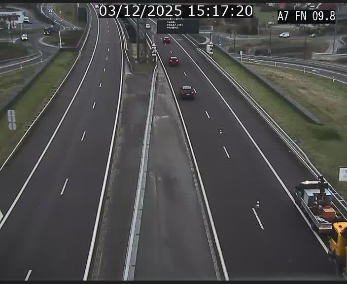 <h2>Caméra trafic Luxembourg - A7, Tunnel Gousselerbierg, sortie sud, direction rond-point Lorentzweiler (BK 9.9)</h2>