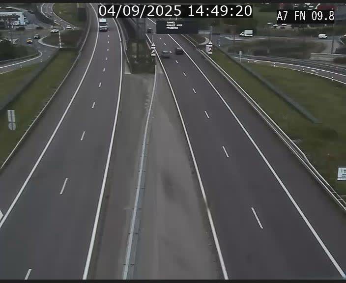 <h2>Caméra trafic Luxembourg - A7, Tunnel Gousselerbierg, sortie sud, direction rond-point Lorentzweiler (BK 9.9)</h2>
