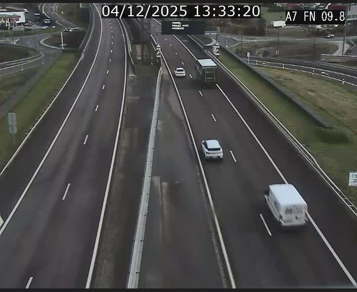 <h2>Caméra trafic Luxembourg - A7, Tunnel Gousselerbierg, sortie sud, direction rond-point Lorentzweiler (BK 9.9)</h2>