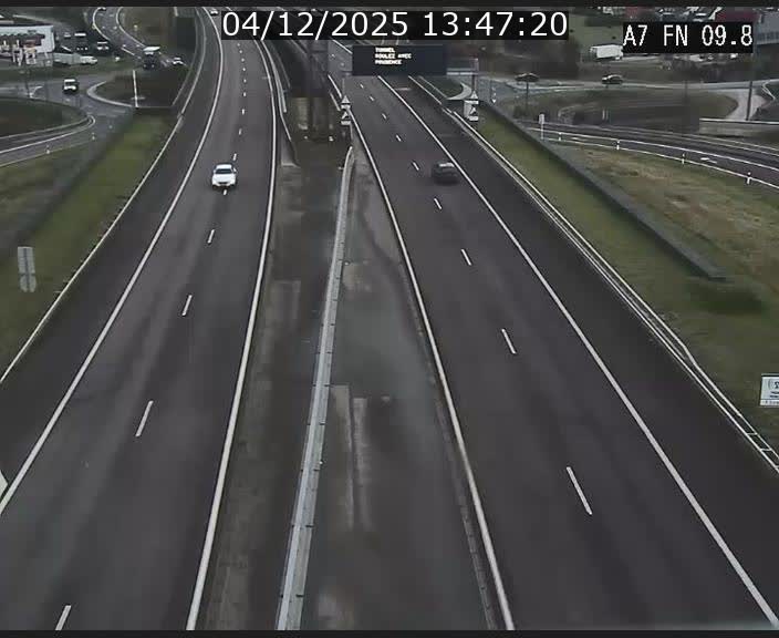 <h2>Caméra trafic Luxembourg - A7, Tunnel Gousselerbierg, sortie sud, direction rond-point Lorentzweiler (BK 9.9)</h2>