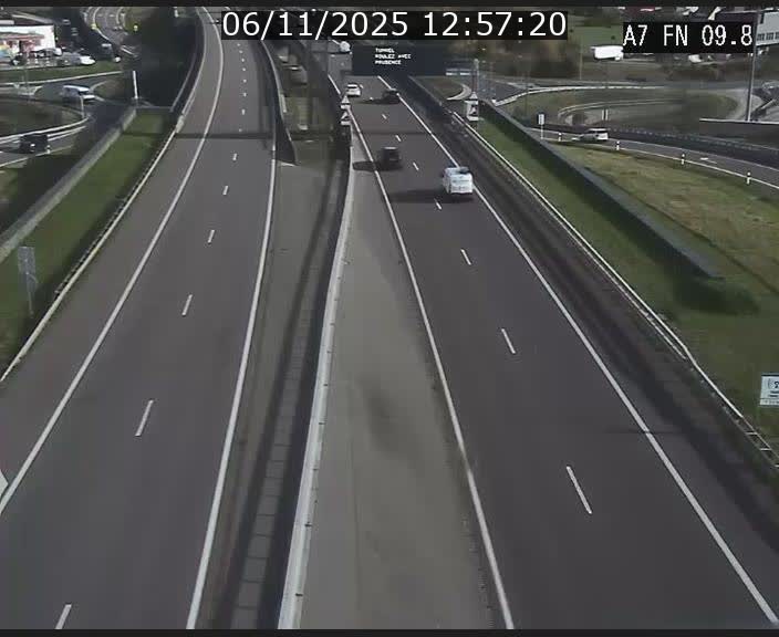 <h2>Caméra trafic Luxembourg - A7, Tunnel Gousselerbierg, sortie sud, direction rond-point Lorentzweiler (BK 9.9)</h2>