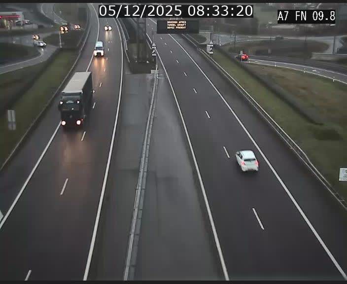 <h2>Caméra trafic Luxembourg - A7, Tunnel Gousselerbierg, sortie sud, direction rond-point Lorentzweiler (BK 9.9)</h2>