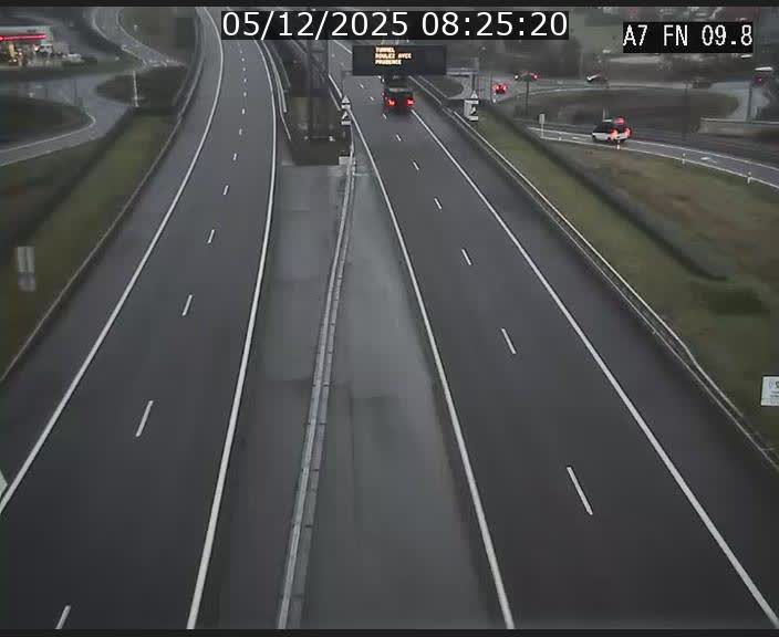 <h2>Caméra trafic Luxembourg - A7, Tunnel Gousselerbierg, sortie sud, direction rond-point Lorentzweiler (BK 9.9)</h2>