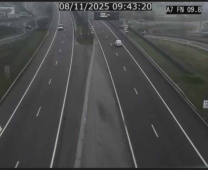 <h2>Caméra trafic Luxembourg - A7, Tunnel Gousselerbierg, sortie sud, direction rond-point Lorentzweiler (BK 9.9)</h2>