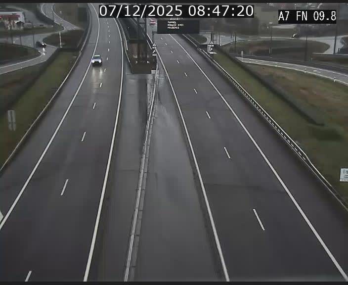 <h2>Caméra trafic Luxembourg - A7, Tunnel Gousselerbierg, sortie sud, direction rond-point Lorentzweiler (BK 9.9)</h2>