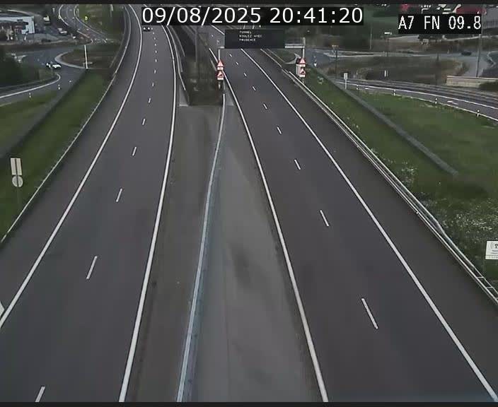 <h2>Caméra trafic Luxembourg - A7, Tunnel Gousselerbierg, sortie sud, direction rond-point Lorentzweiler (BK 9.9)</h2>