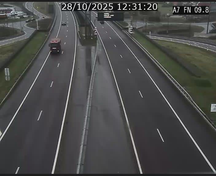 <h2>Caméra trafic Luxembourg - A7, Tunnel Gousselerbierg, sortie sud, direction rond-point Lorentzweiler (BK 9.9)</h2>