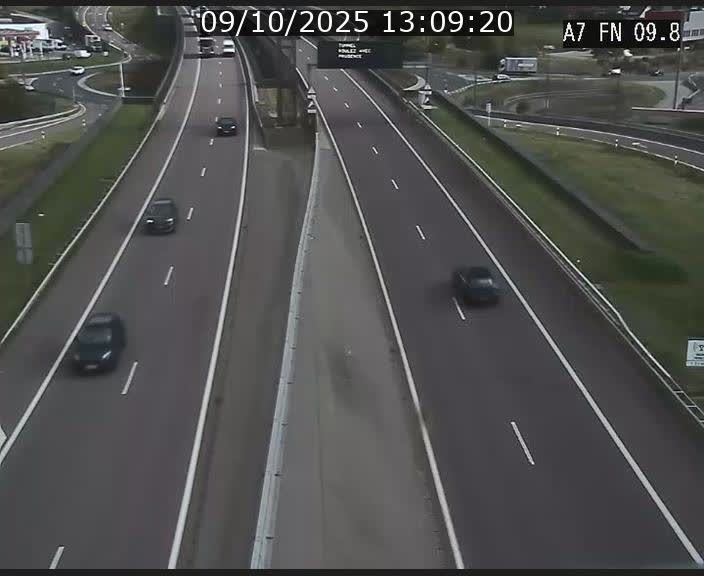 <h2>Caméra trafic Luxembourg - A7, Tunnel Gousselerbierg, sortie sud, direction rond-point Lorentzweiler (BK 9.9)</h2>