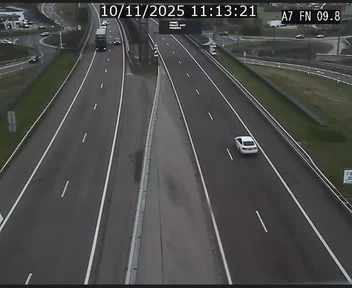 <h2>Caméra trafic Luxembourg - A7, Tunnel Gousselerbierg, sortie sud, direction rond-point Lorentzweiler (BK 9.9)</h2>