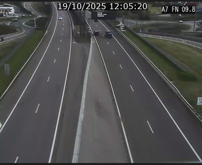 <h2>Caméra trafic Luxembourg - A7, Tunnel Gousselerbierg, sortie sud, direction rond-point Lorentzweiler (BK 9.9)</h2>