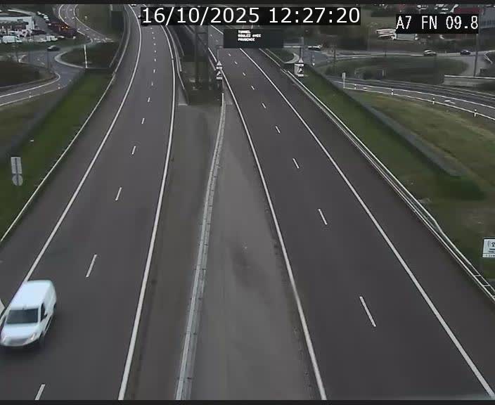 <h2>Caméra trafic Luxembourg - A7, Tunnel Gousselerbierg, sortie sud, direction rond-point Lorentzweiler (BK 9.9)</h2>
